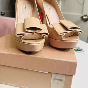 Miu Miu Blush Patent Leather Platform Peep-Toe Pumps with Bow